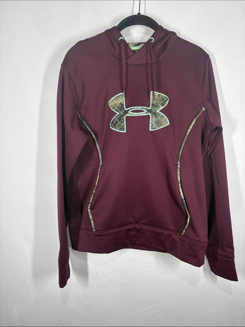 Under Armour Men's Maroon Hoodie with Camo Logo Trim size medium